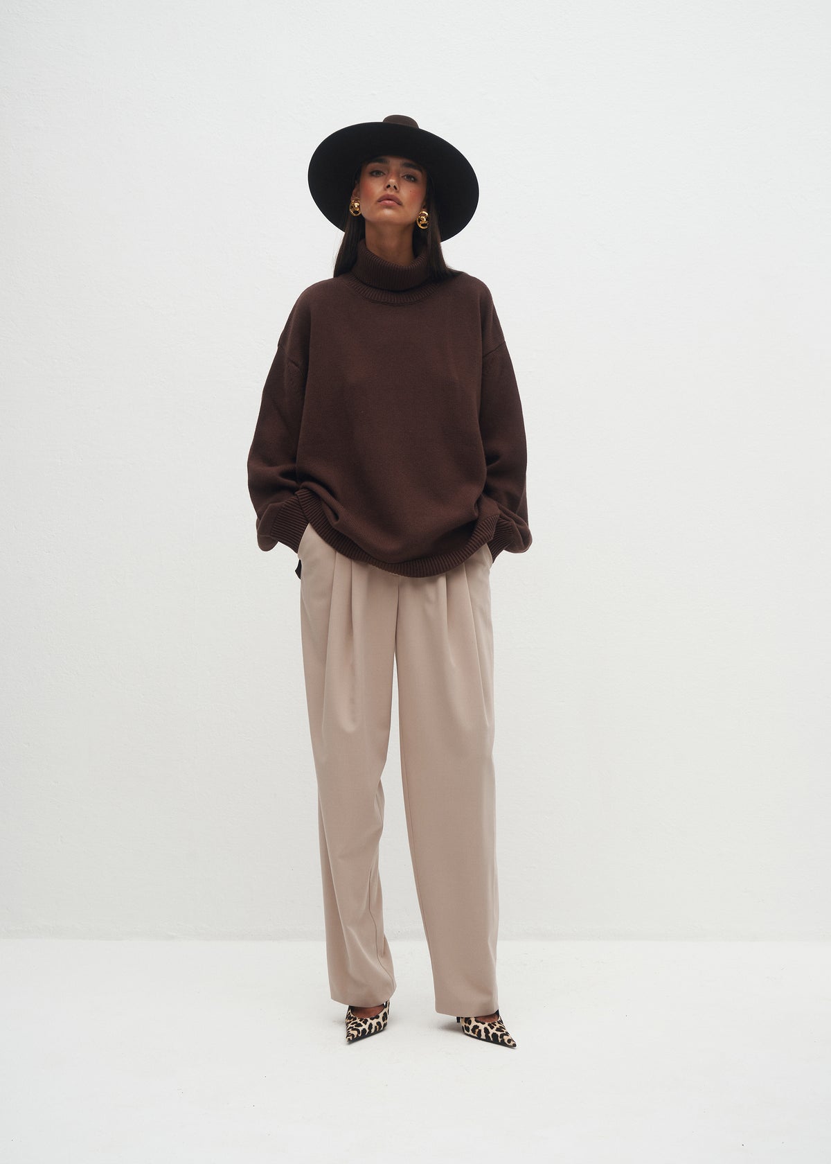 OLIA BROWN TURTLENECK